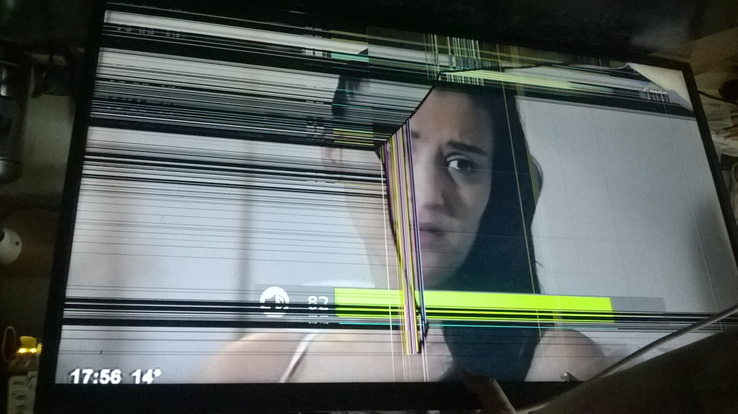 Tv Admiral Ef3912 Con Pantalla Rota. Para Sacar Repuestos. - Imagen 3